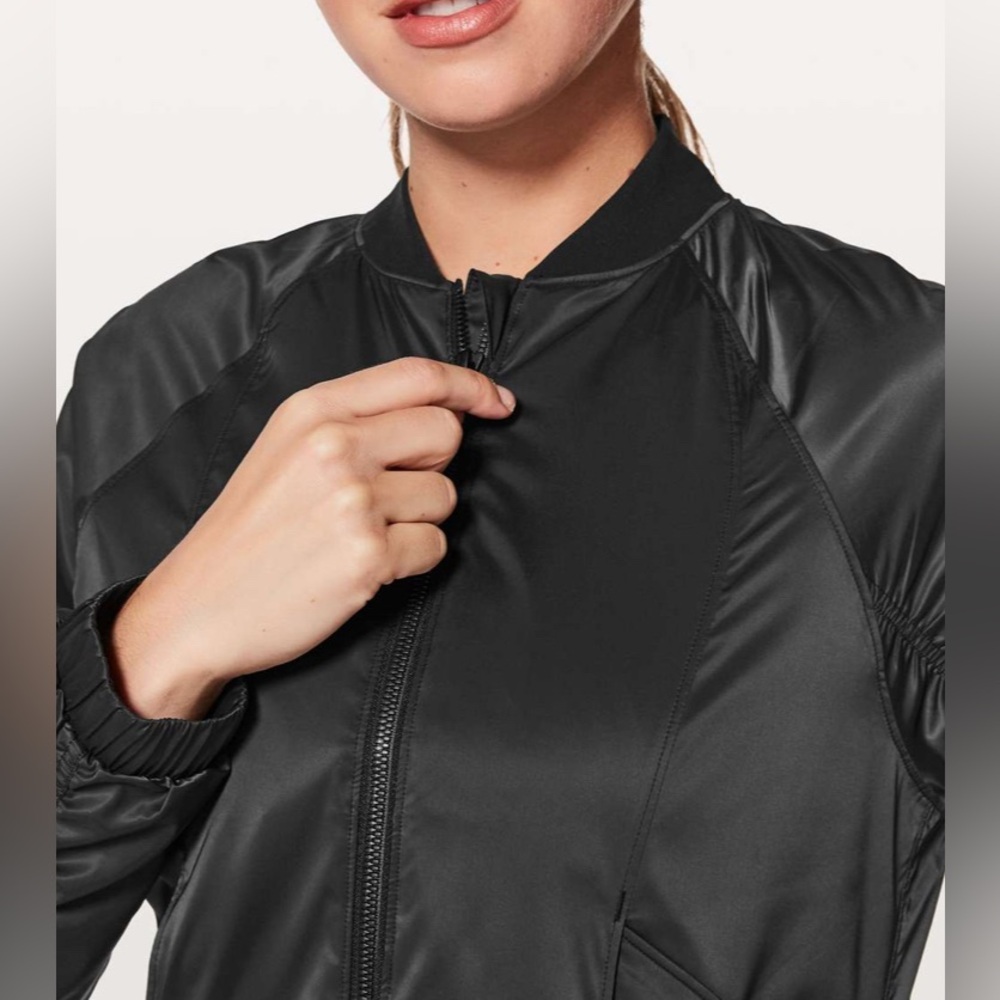 Lululemon x Versace RARE Above The Clouds Jacket
Black logo glitter aize 12 NWT - Picture 6 of 9